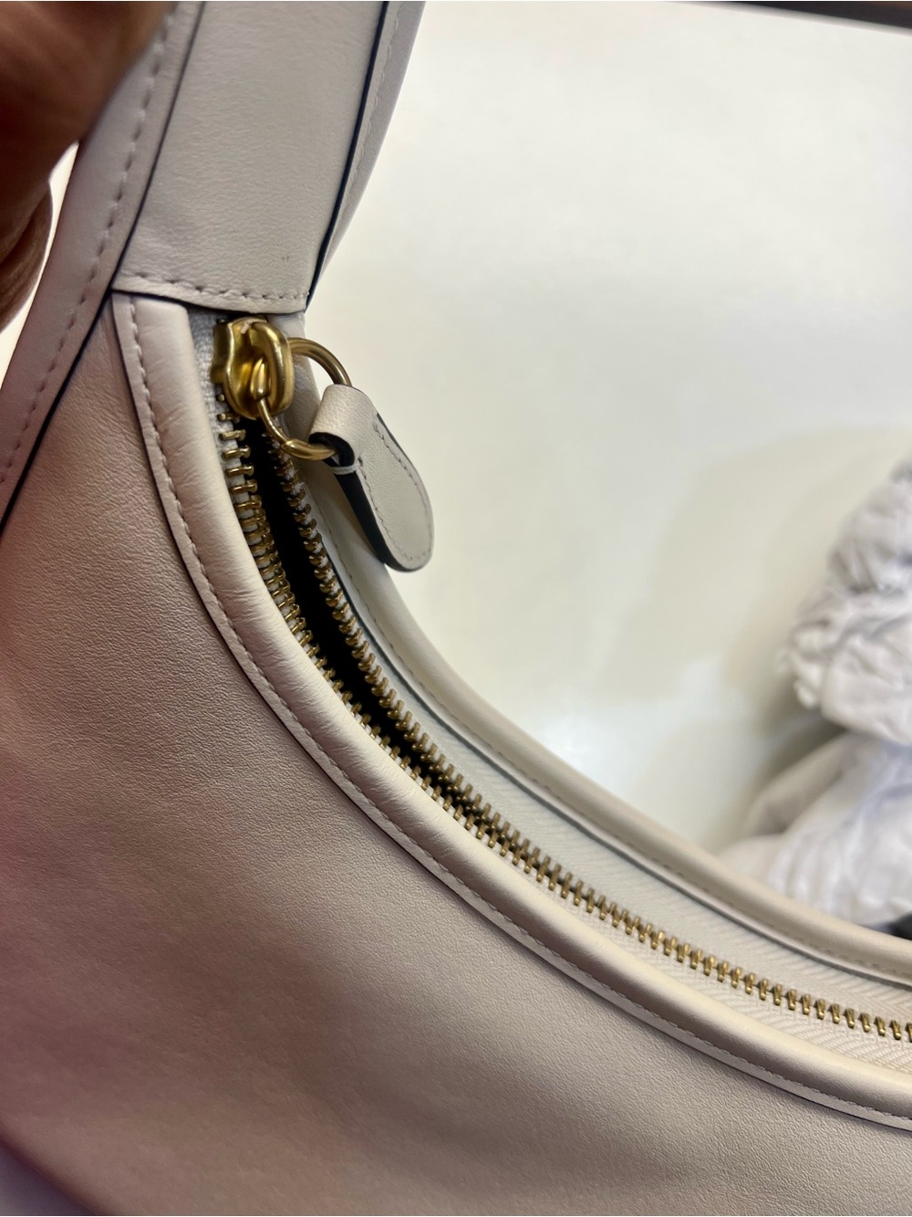 Coach Curve Zip in chalk - Picture 7 of 11